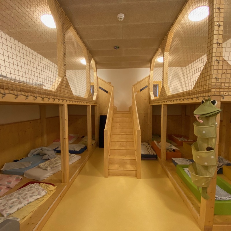 Schlafsaal mit 2 Ebenen